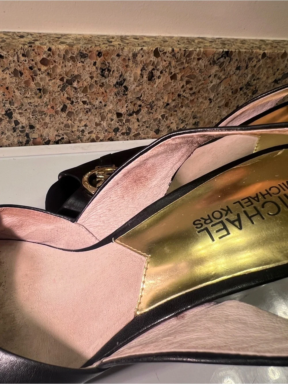 Michael Kors Sz 8.5 Black Leather Peep-Toe Slingback 4” Heels Gold MK Emblem